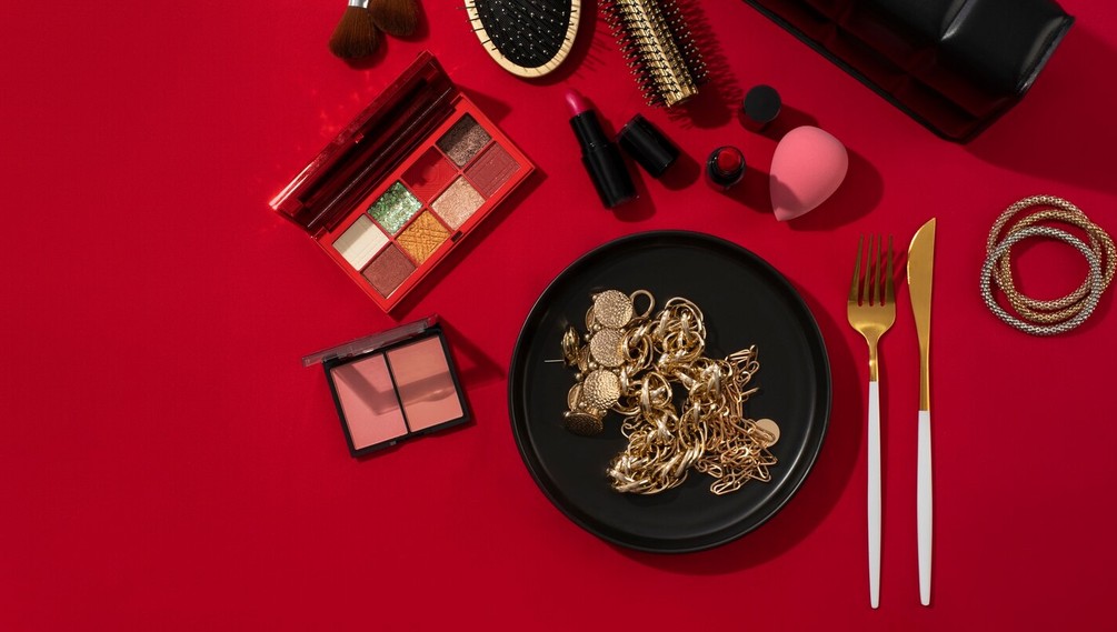 Turen Closets — Luxury Accessories & Material Accents