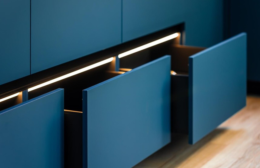 Turen Closets — Precision Hardware & Joinery Craftsmanship